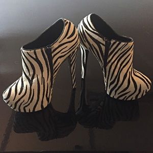 Sale. Steve Madden leather upper zebra calf hair